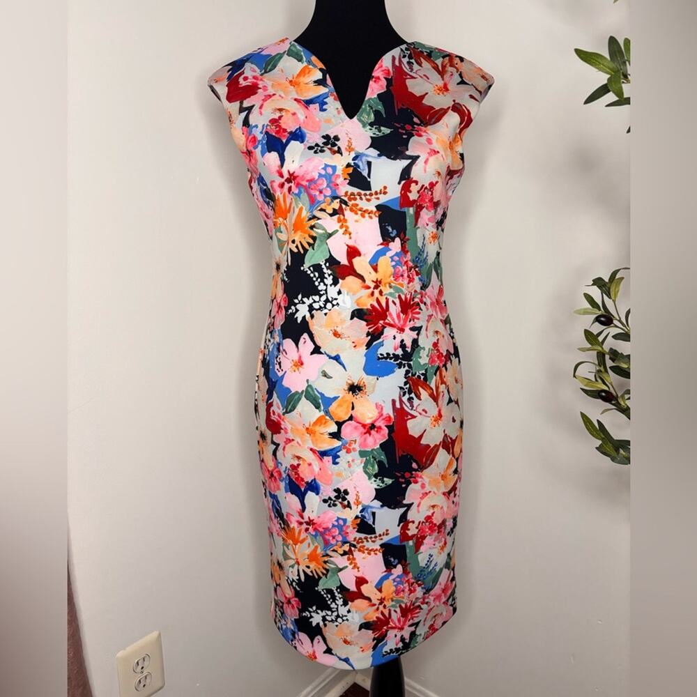 Tahari floral-print scuba sheath dress sleeveless V-neckline - Picture 2 of 6